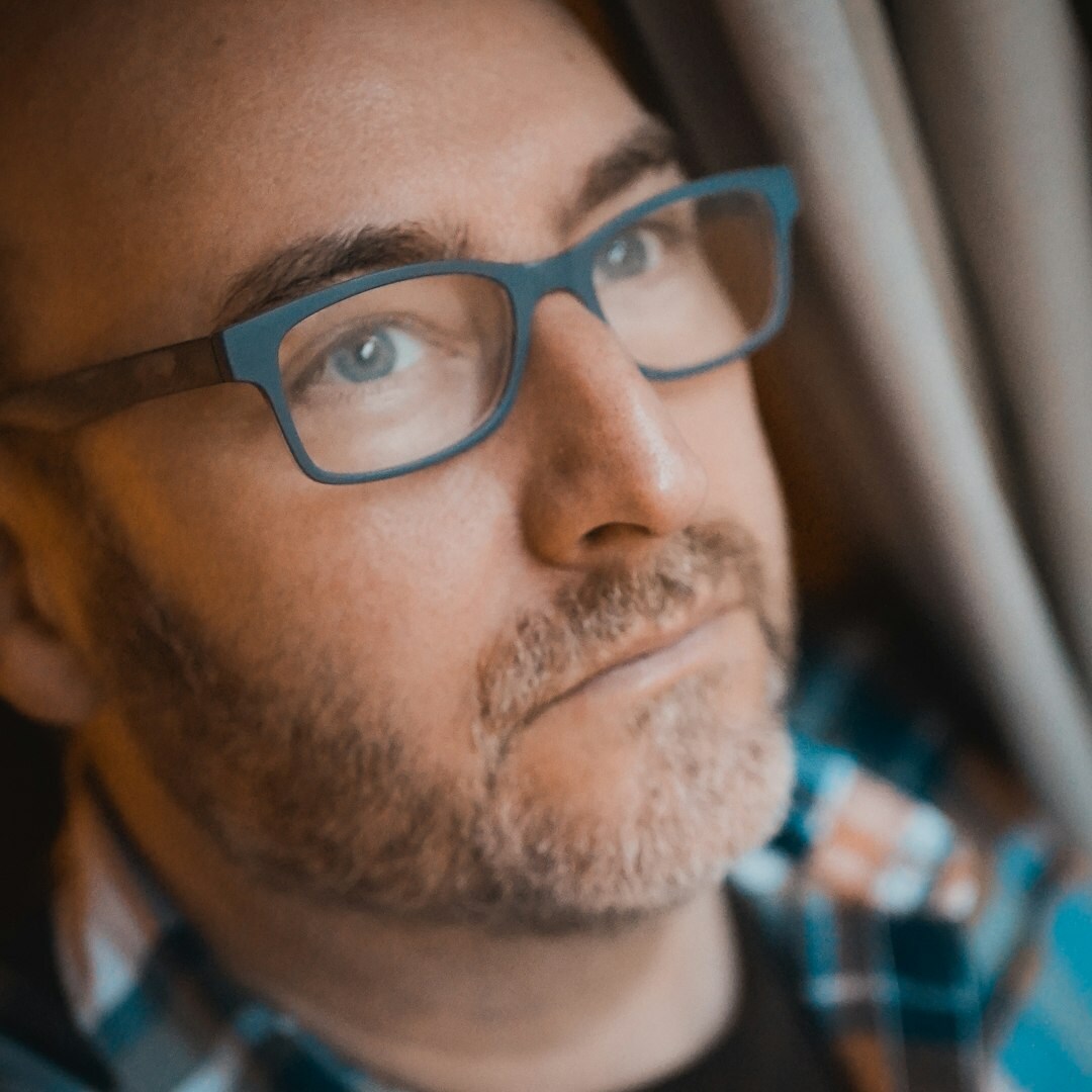 Technology expert man with glasses